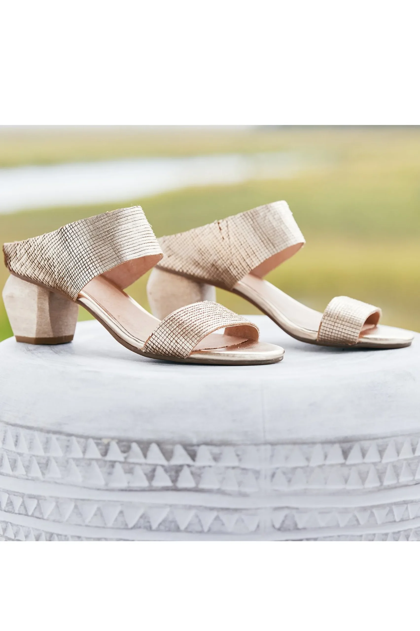 Soft Surroundings Antelope Amelia Textured Sandal> sandals|slides & mules