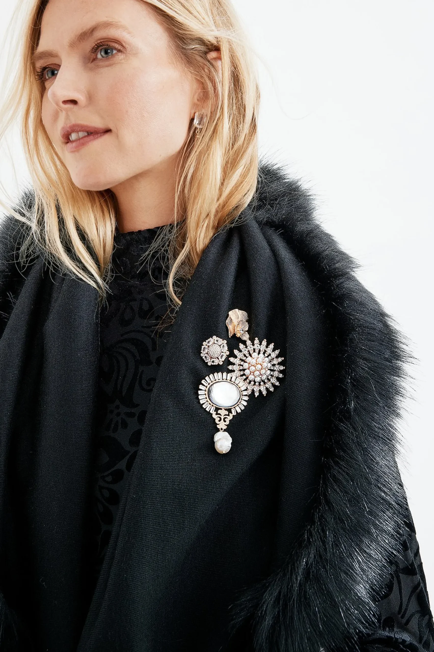 Soft Surroundings Juliet Pearl Drop Brooch> rings & pins